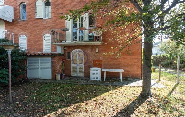 Bifamiliare in vendita a Camaiore