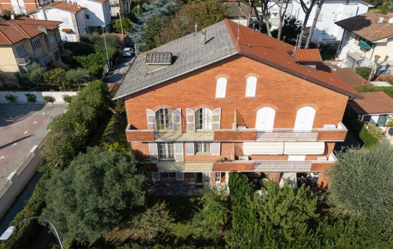 Bifamiliare in vendita a Camaiore