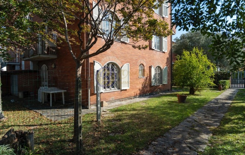 Bifamiliare in vendita a Camaiore