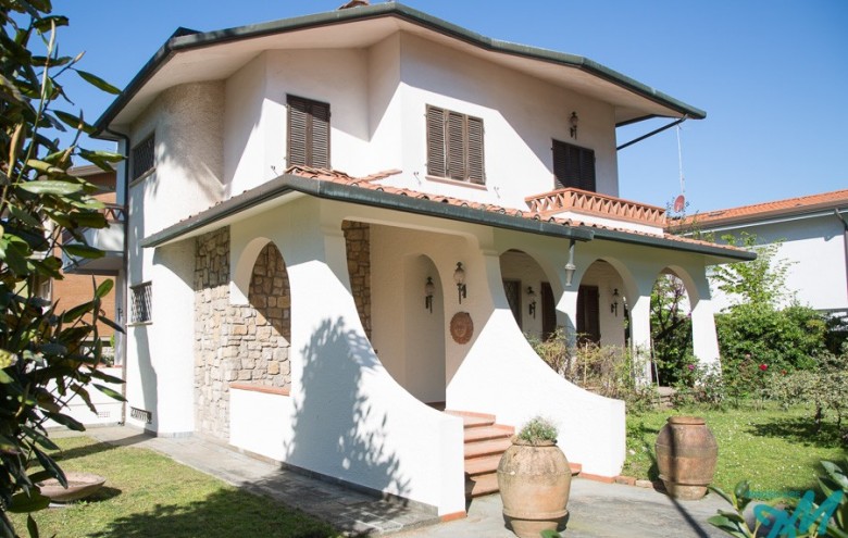 Villa singola in affitto a Camaiore