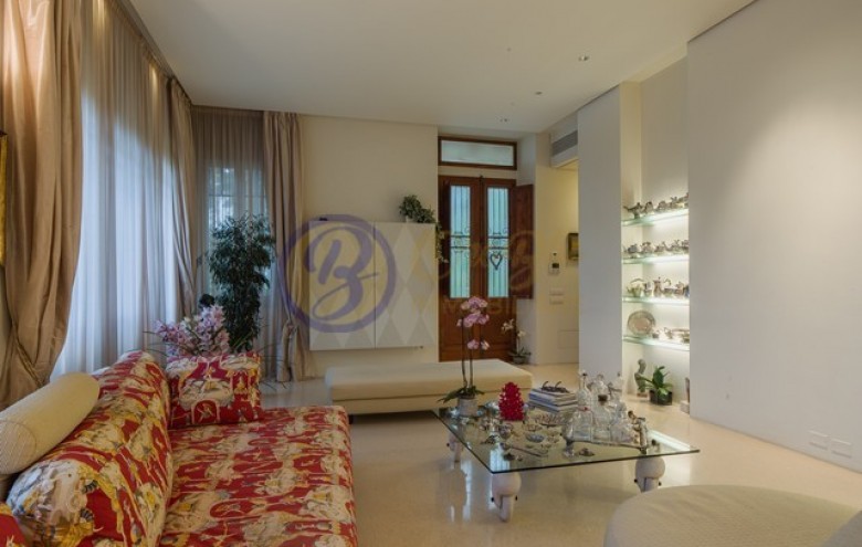 Villa singola in vendita a Camaiore