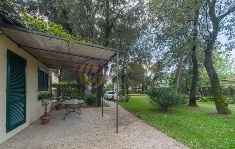 Villa singola in vendita a Camaiore