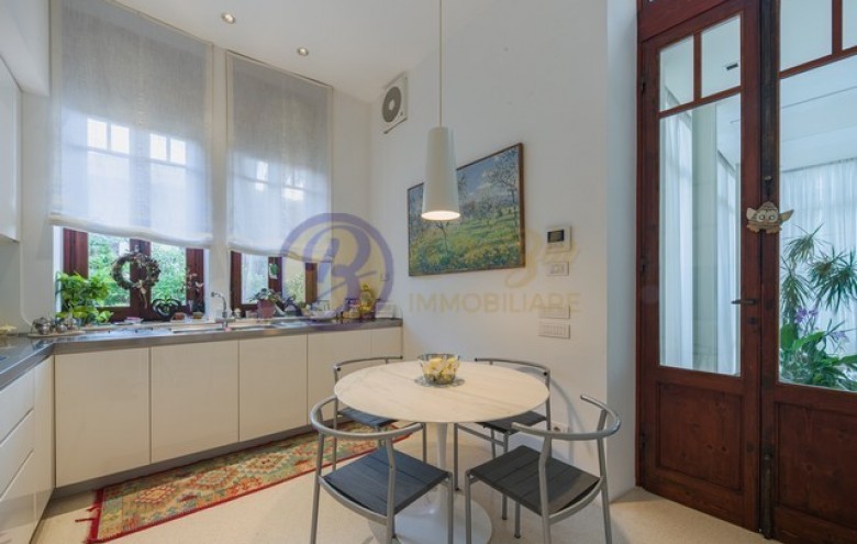 Villa singola in vendita a Camaiore