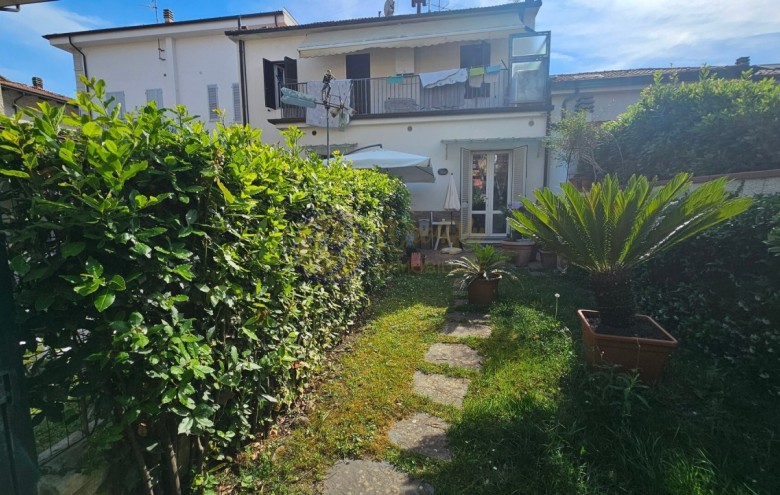 Villetta a schiera in vendita a Camaiore