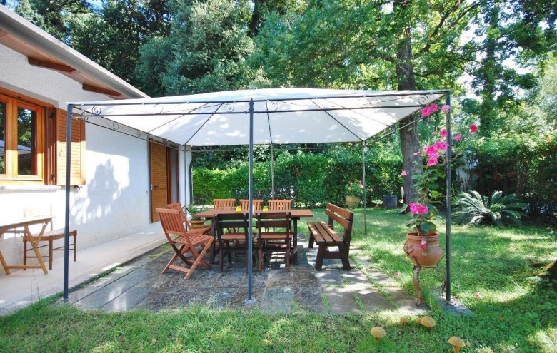 Villa singola in affitto a Pietrasanta