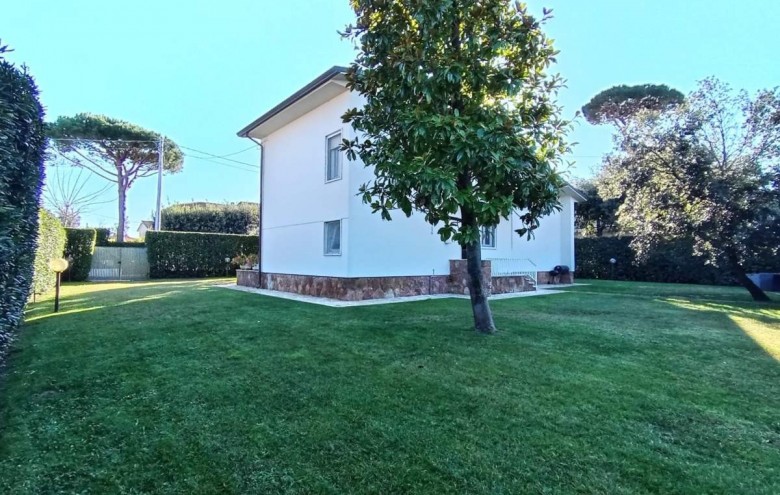 Villa singola in affitto a Pietrasanta