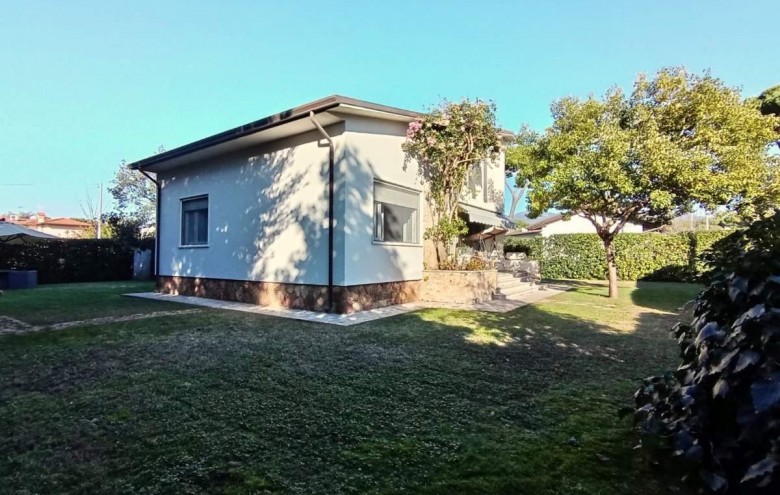 Villa singola in affitto a Pietrasanta