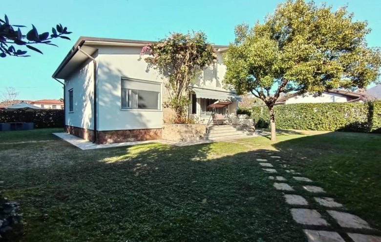 Villa singola in affitto a Pietrasanta