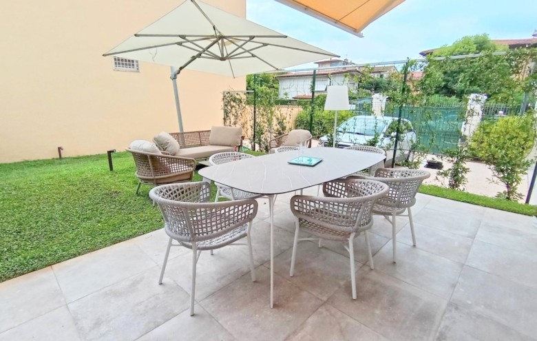 Bifamiliare in affitto a Pietrasanta