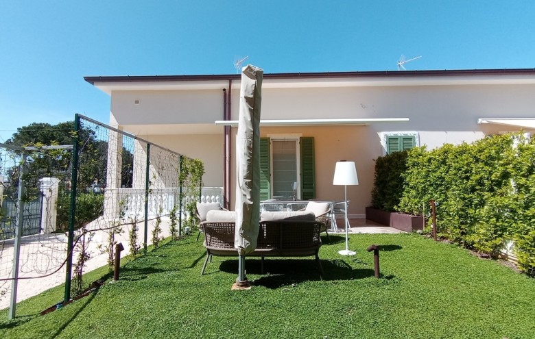 Bifamiliare in affitto a Pietrasanta