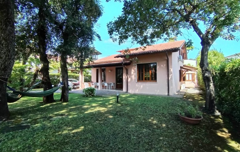 Villa singola in affitto a Pietrasanta