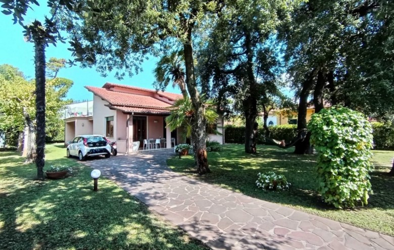 Villa singola in affitto a Pietrasanta