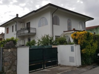 Appartamento in vendita a Montignoso