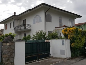 Appartamento in vendita a Montignoso