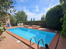 villa-con-piscina-e-meravigliosa-vista-sul-mare