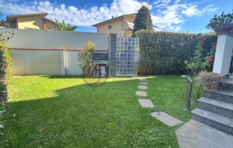 Villa singola in vendita a Massarosa