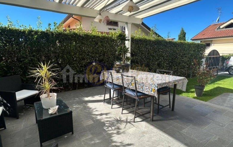 Villa singola in vendita a Massarosa