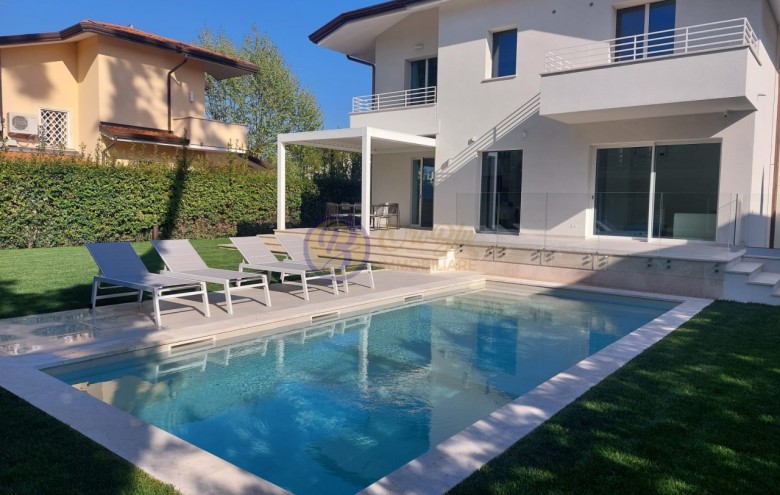 Villa singola in vendita a Pietrasanta