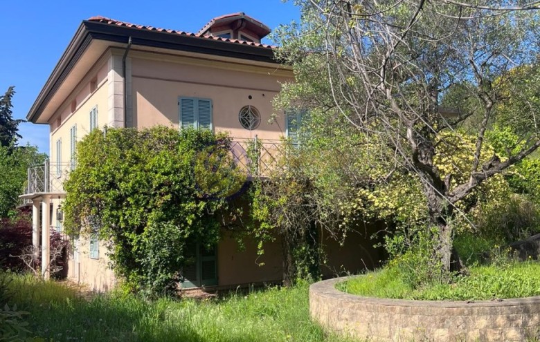 Villa singola in vendita a Massarosa