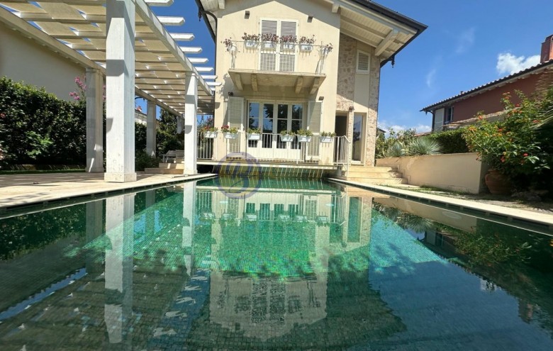 Villa singola in vendita a Pietrasanta