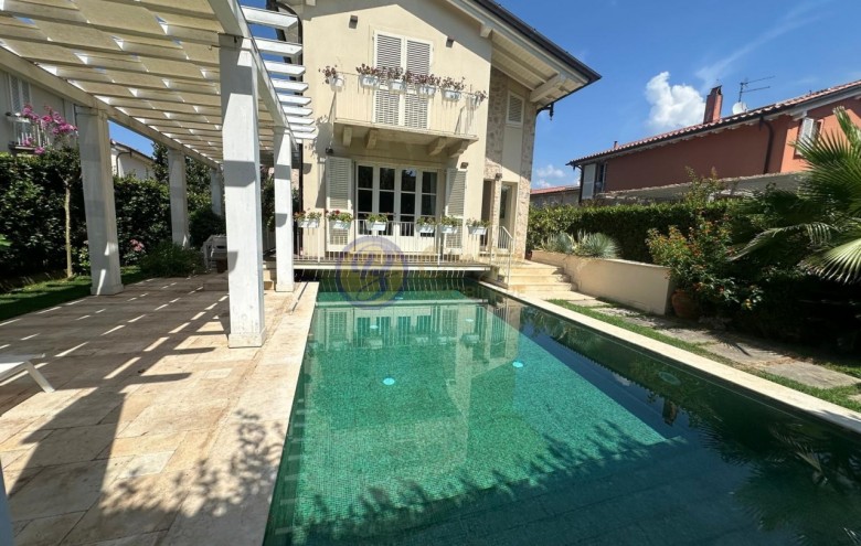 Villa singola in vendita a Pietrasanta