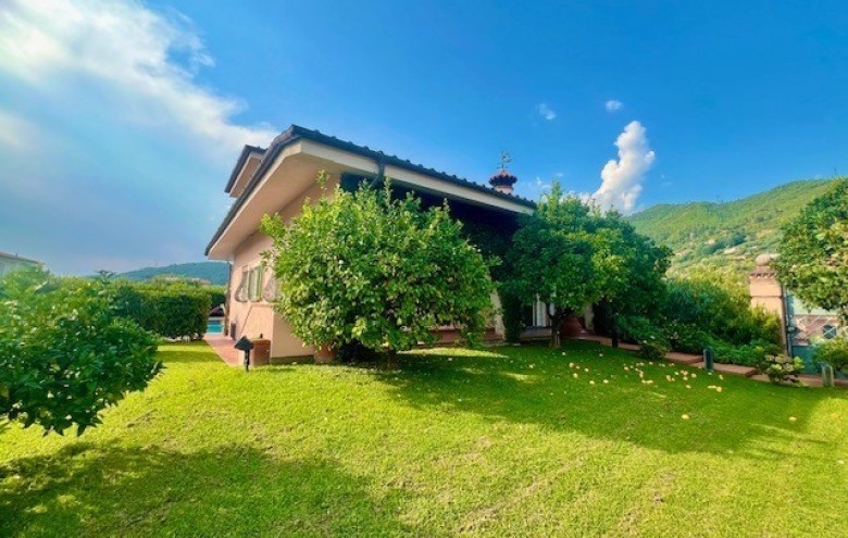 Villa singola in vendita a Seravezza