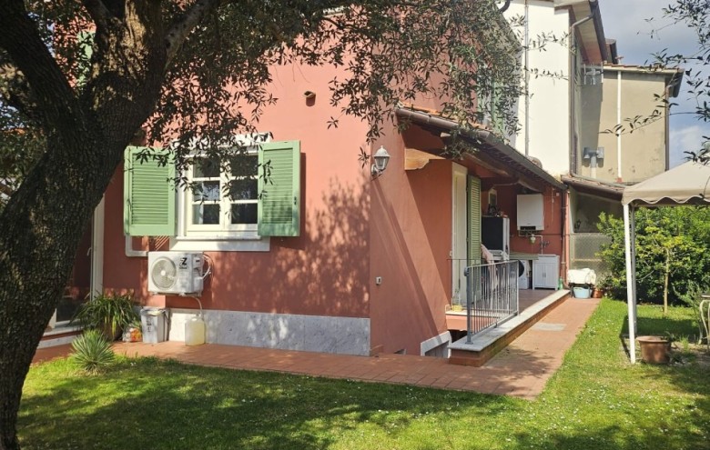 Villa singola in vendita a Seravezza