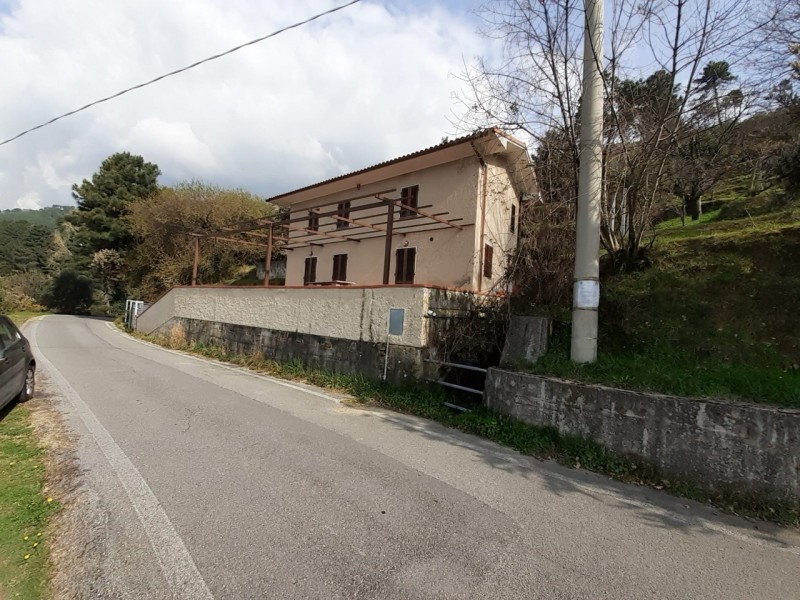 Villa singola in vendita a Seravezza