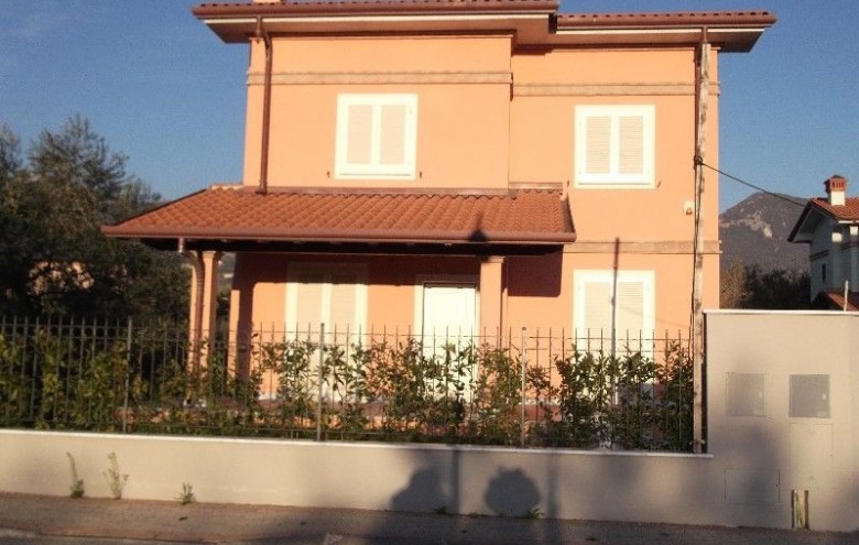 Villa singola in vendita a Seravezza