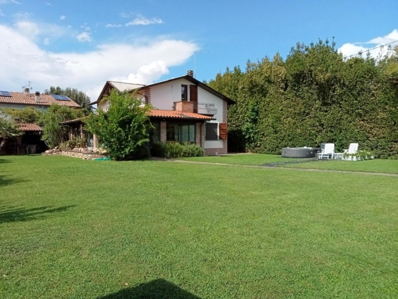 Villa singola in affitto a Pietrasanta