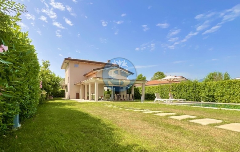Villa singola in affitto a Pietrasanta