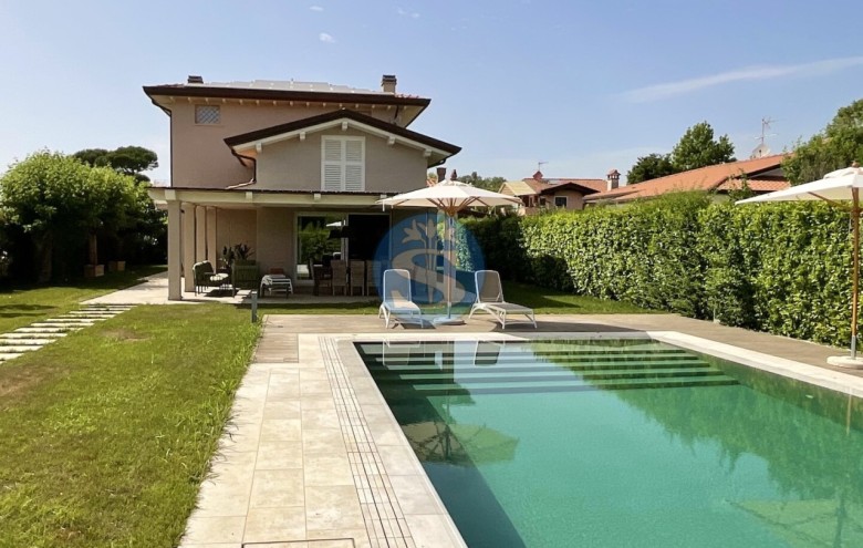 Villa singola in affitto a Pietrasanta