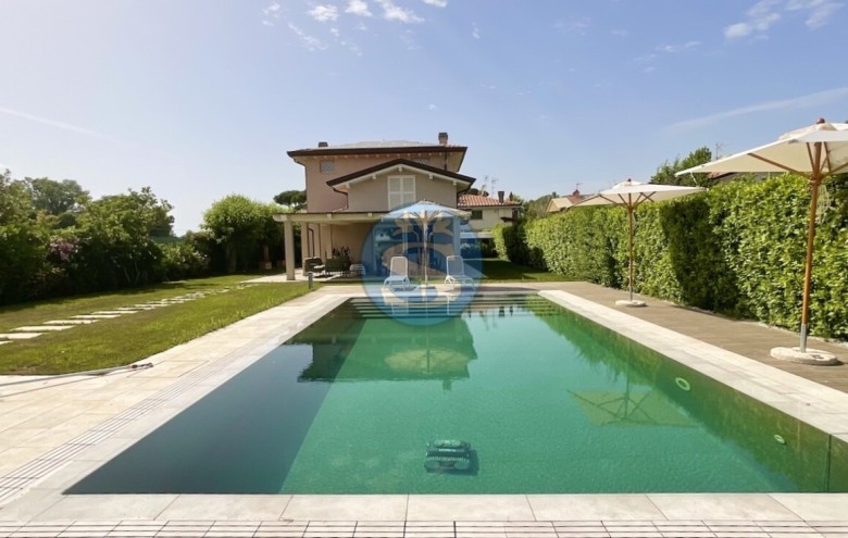 Villa singola in affitto a Pietrasanta