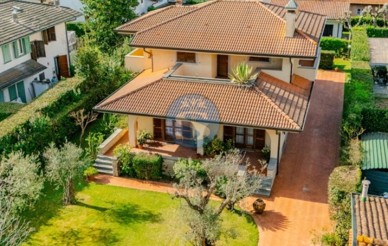 Villa singola in affitto a Forte dei Marmi