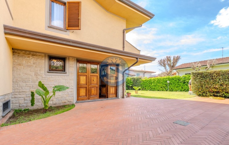 Villa singola in affitto a Forte dei Marmi