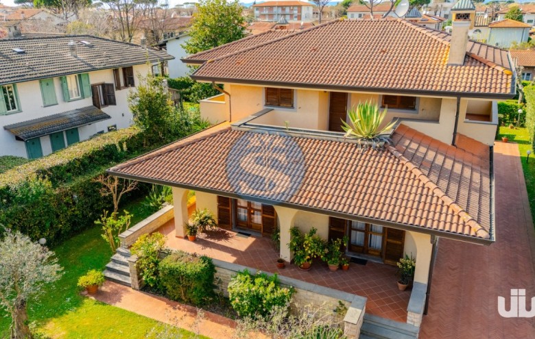 Villa singola in affitto a Forte dei Marmi