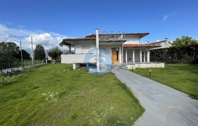 Villa singola in affitto a Pietrasanta