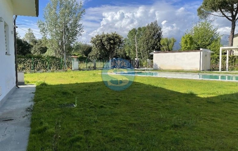 Villa singola in affitto a Pietrasanta