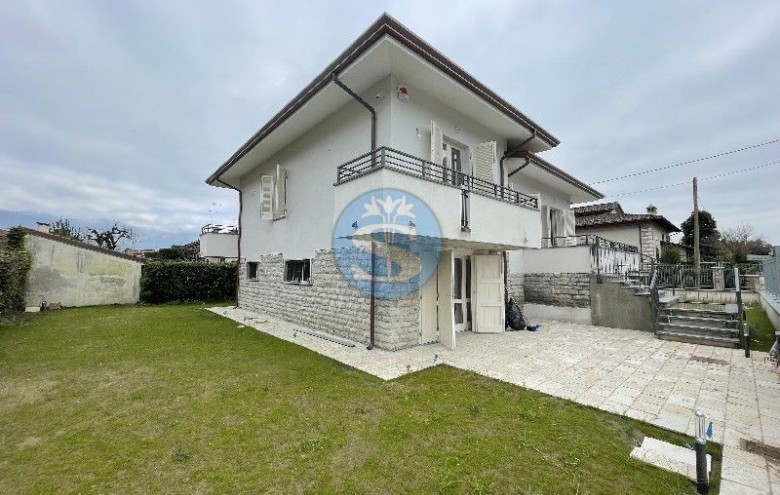 Villa singola in affitto a Pietrasanta