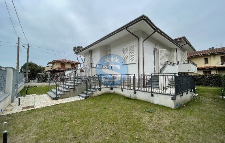 Villa singola in affitto a Pietrasanta