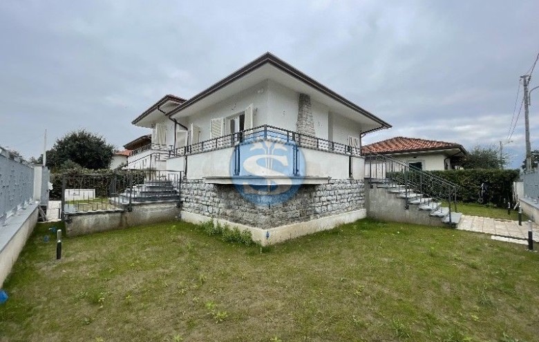 Villa singola in affitto a Pietrasanta