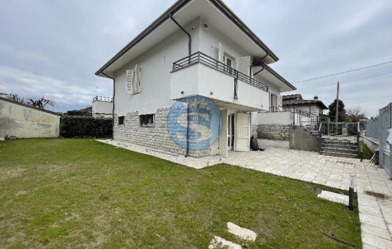 Villa singola in affitto a Pietrasanta