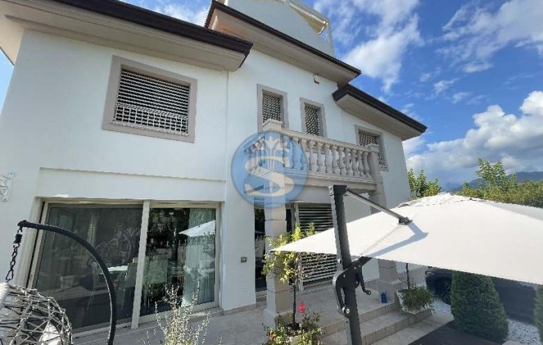 Villa singola in affitto a Pietrasanta