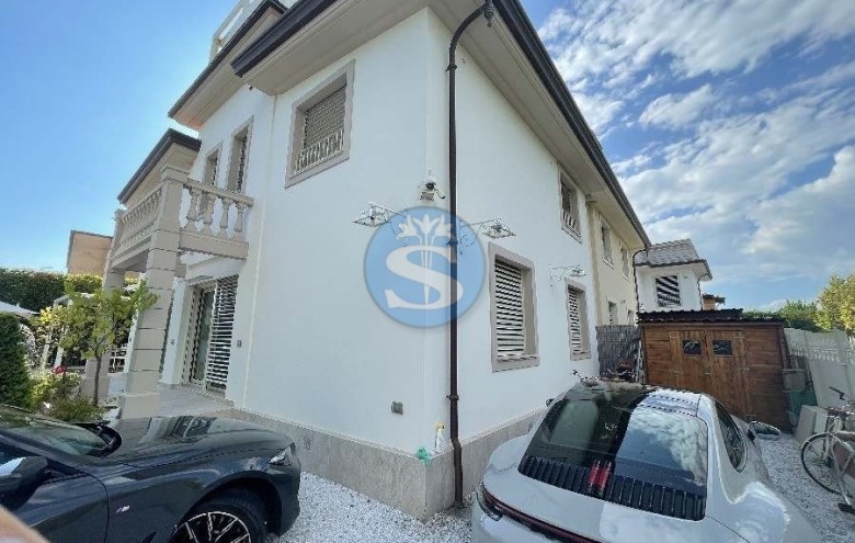 Villa singola in affitto a Pietrasanta