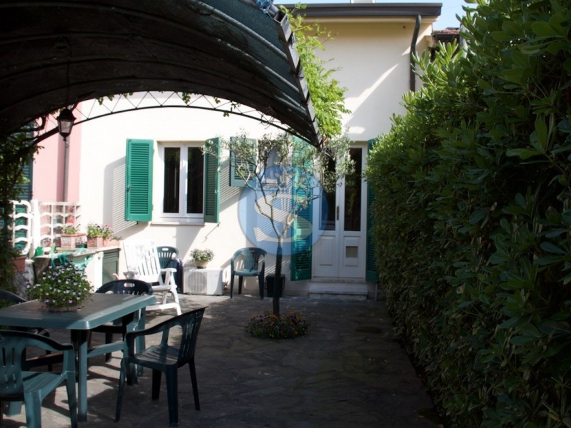 Villa singola in affitto a Pietrasanta