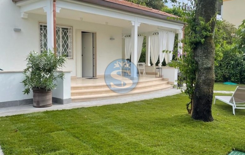 Villa singola in affitto a Pietrasanta