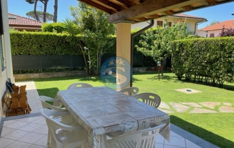 Villa singola in affitto a Pietrasanta