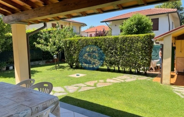Villa singola in affitto a Pietrasanta