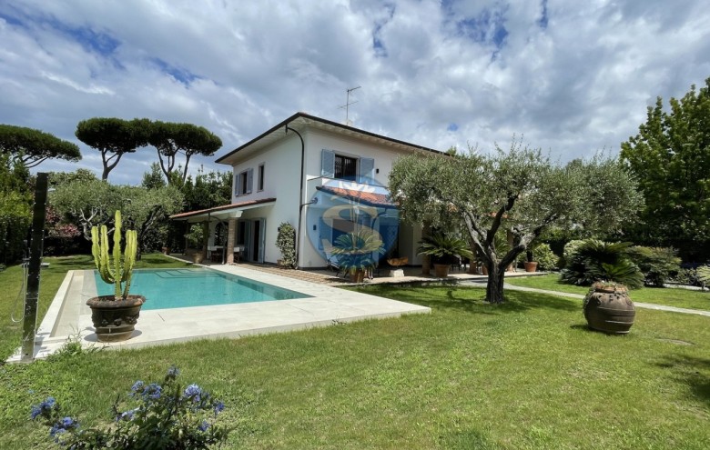 Villa singola in affitto a Pietrasanta