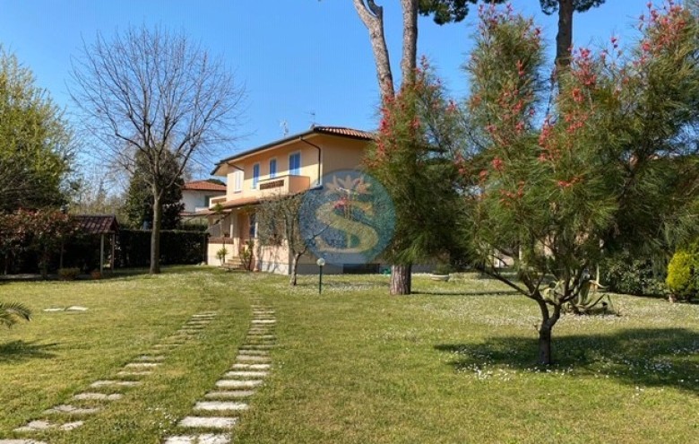 Villa singola in affitto a Pietrasanta